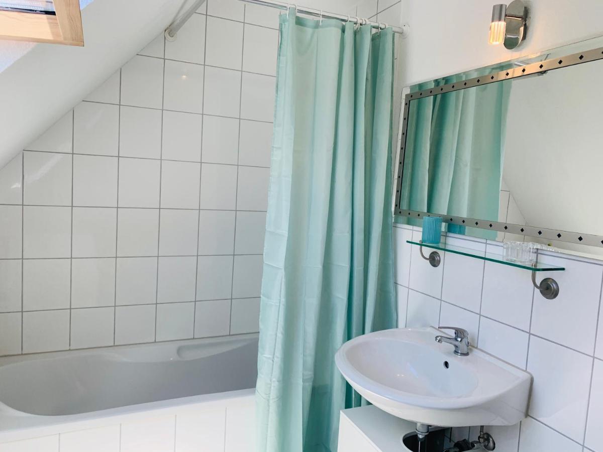 Ferienwohnung Liesel - Kuche, Bad, Wlan, 3 Schlafzimmer, Parkplatz 玛特丁恩 外观 照片